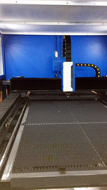 Vezelcnc Lasersnijmachine met Auotomatic-de Dekking FL-3015-3000W van de Uitwisselingslijst