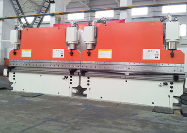 320 T CNC synchroniseren de Buigende Machinebegin Achter elkaar van de Persrem van Trapeziumplaat